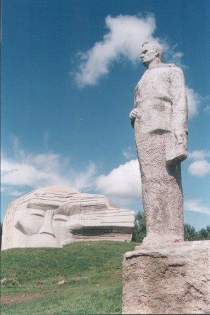 Памятник Арсеньеву и Дерсу Узала